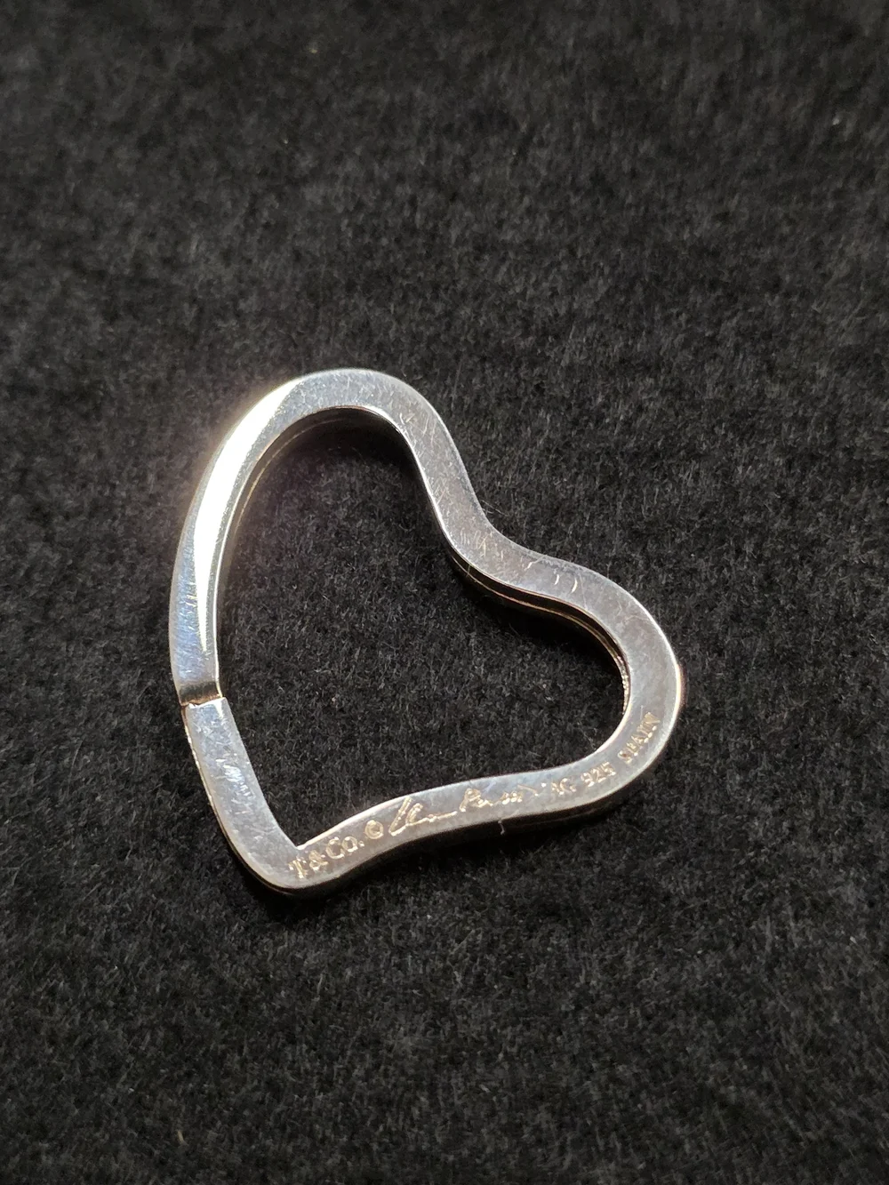 Authentic Tiffany & Co. Elsa Peretti Sterling Silver Open Heart Keyring/ Pendant - Picture 4 of 6